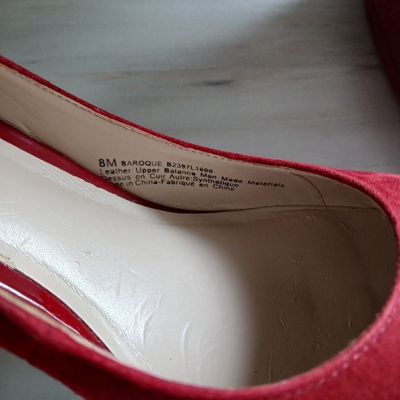 ⭐️ Franco Sarto Classic Burgundy Heels with Platform- size 8 - Picture 2 of 8